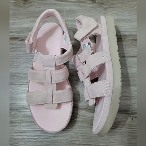 UGG Goldenstar Pink Suede Sandals Size 6